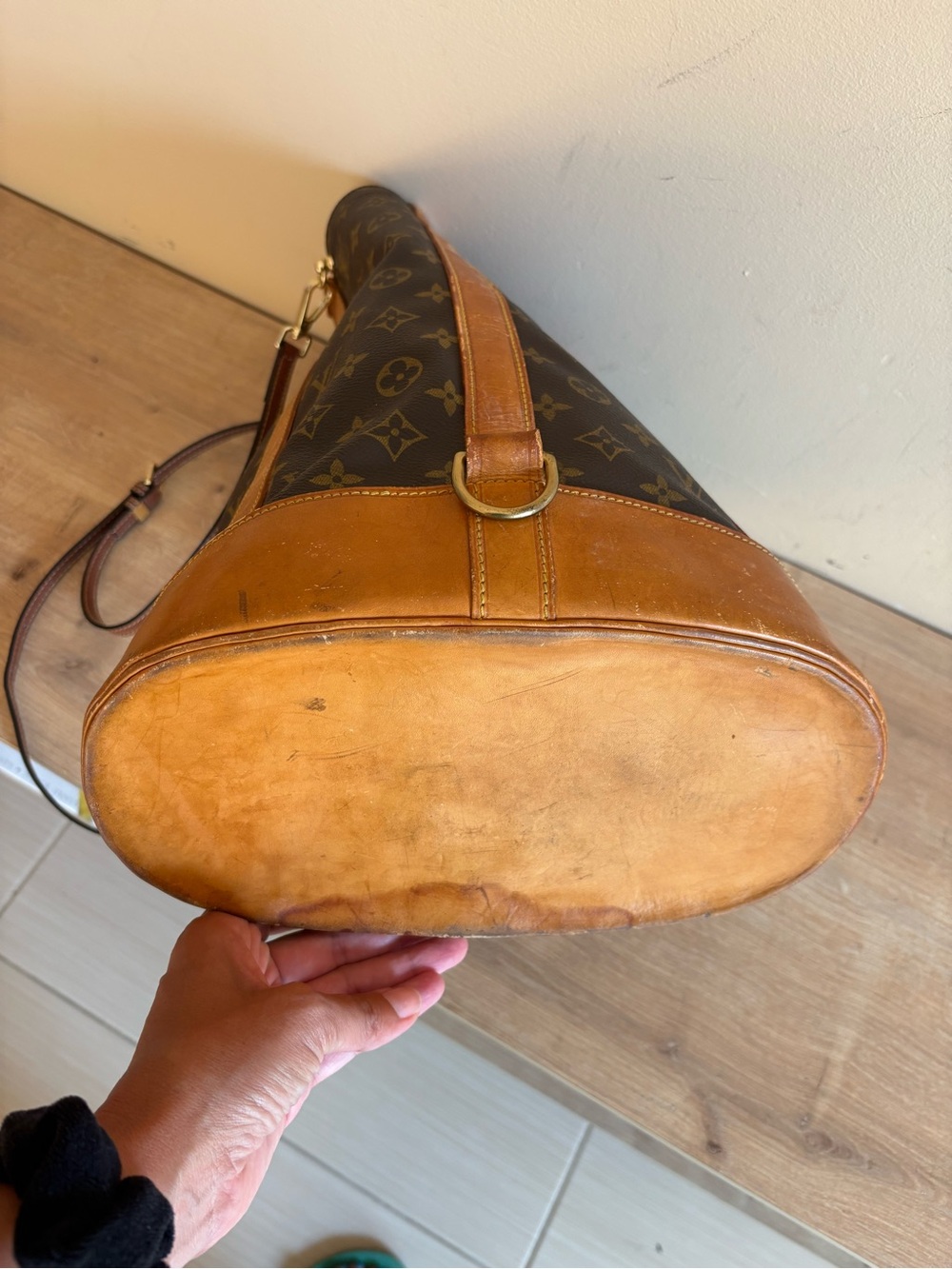 Authentic Louis Vuitton crossbody - Picture 4 of 5
